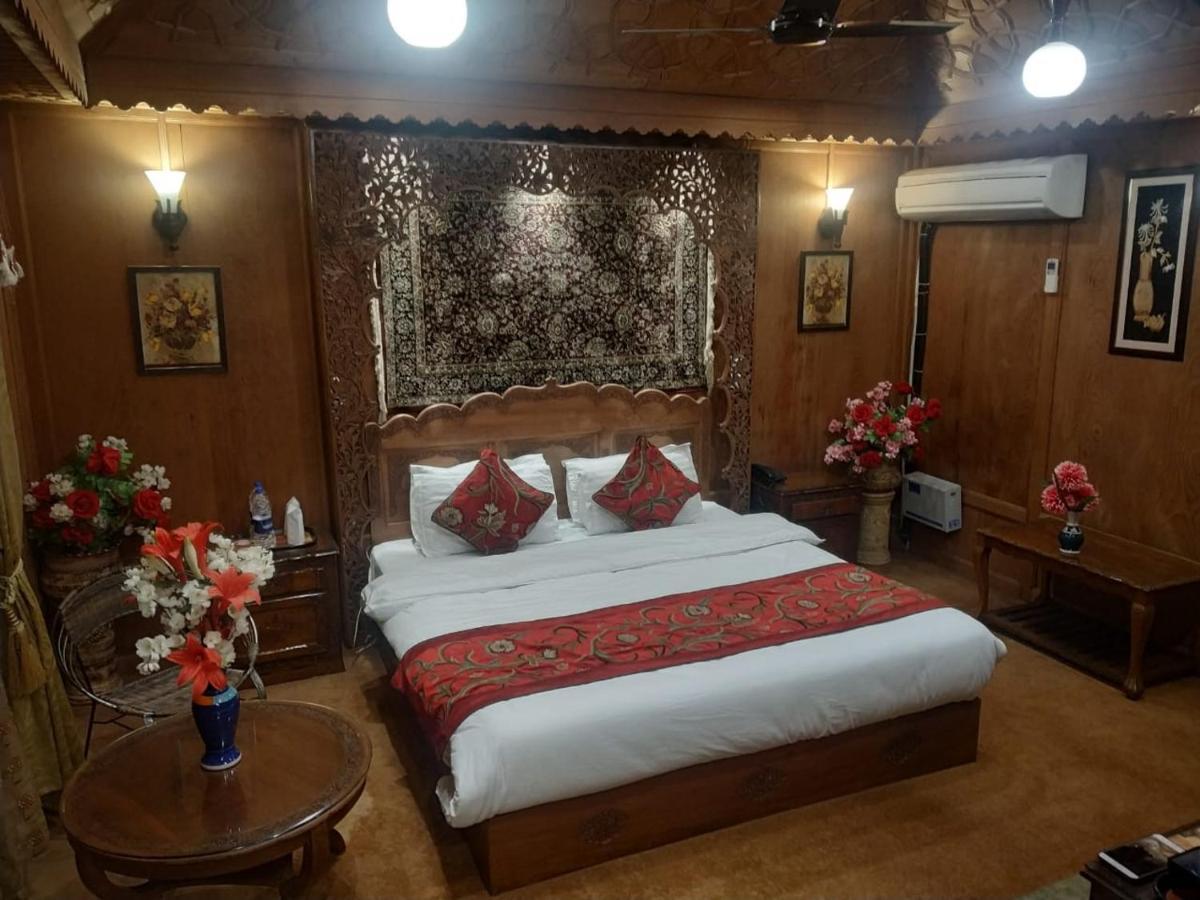 Hotel The Mughal Sheraton Houseboat Durgjan Exterior foto