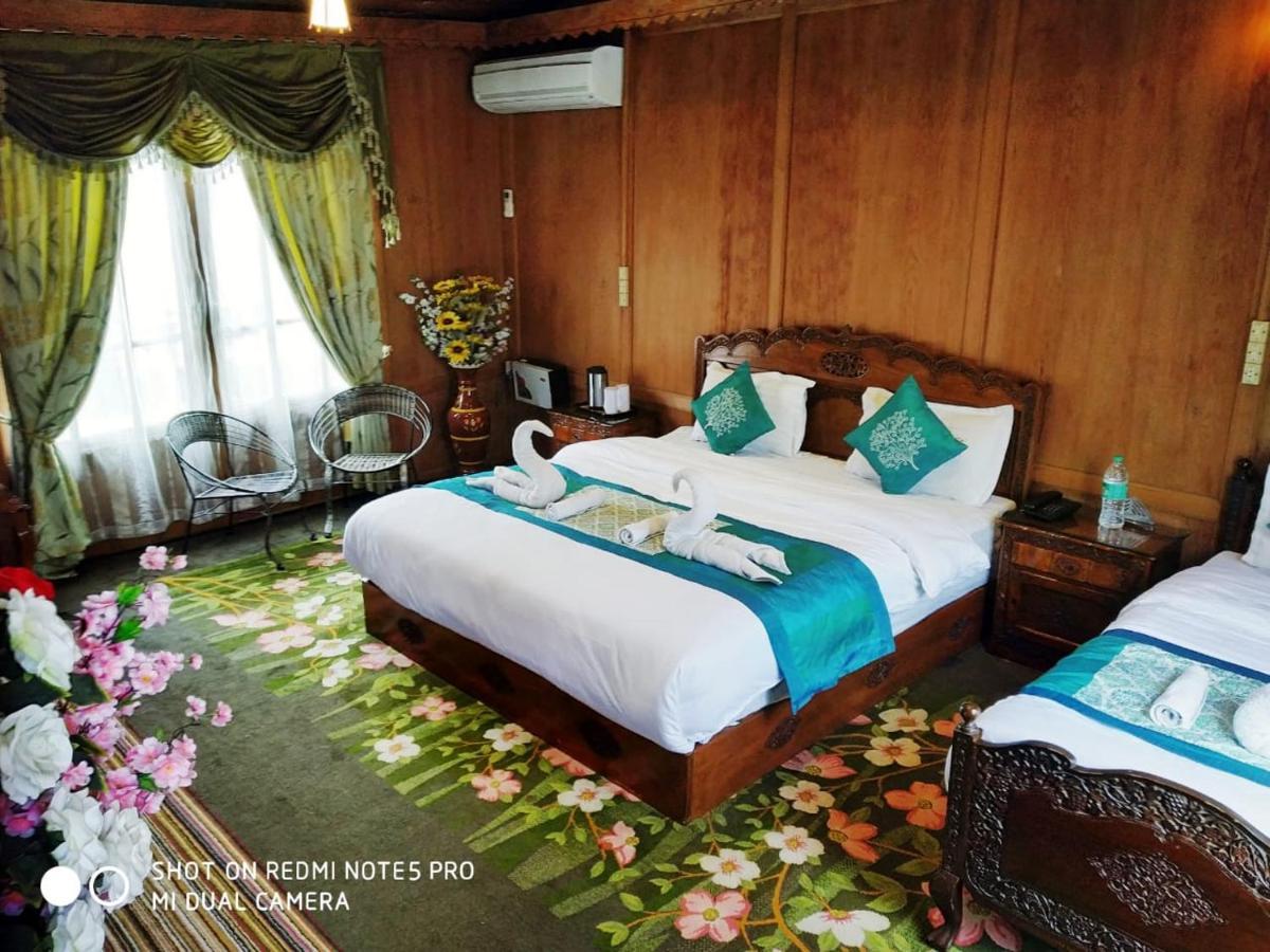 Hotel The Mughal Sheraton Houseboat Durgjan Exterior foto